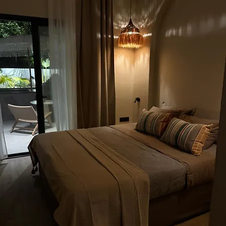 Erasmia Beachside Apartment